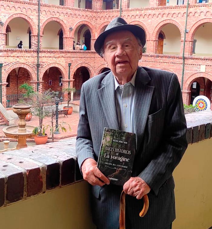 El-escritor-Vicente-Perez-Silva-autor-del-libro-Raices-historicas-de-La-Voragine